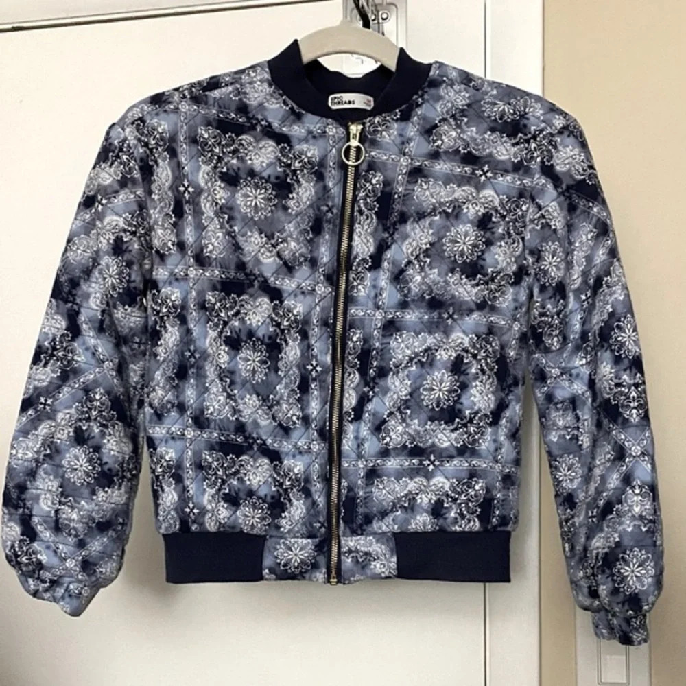 Epic Threads Girls Blue and White Bandana Print Quilted Bomber Jacket Size M/10